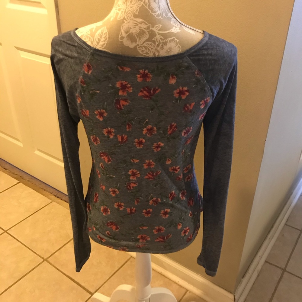 Cute Floral Top - Picture 3 of 3